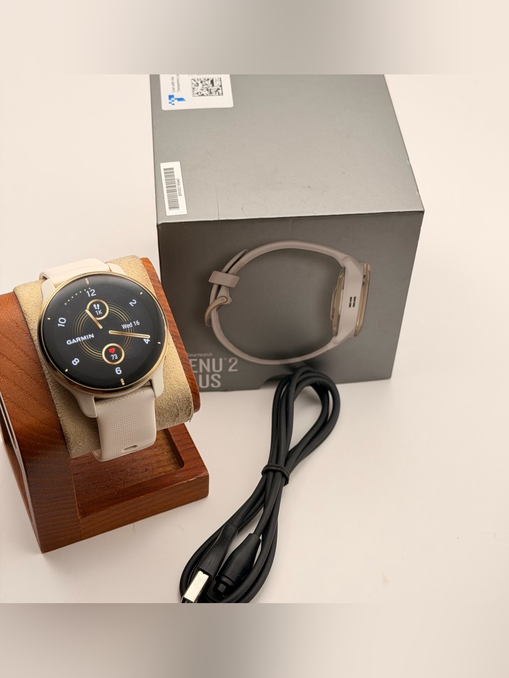 Garmin Venu 2 Plus, Full Set, Charger Included, Tested, Gold& White